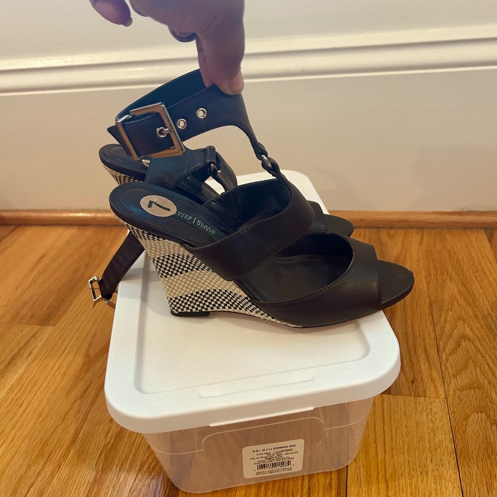 White House Black Market Wedges Sz 7